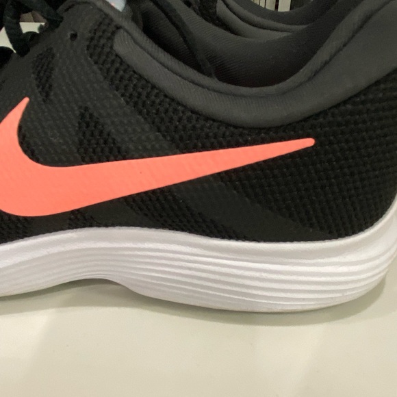 Nike Revolution women’s running shoes women’s size 12 - Picture 7 of 9